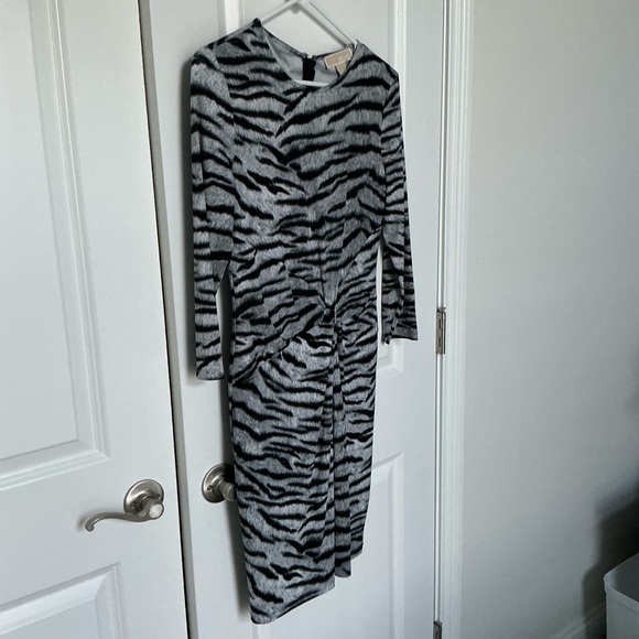 MICHAEL Michael Kors Black and Gray Patterned Long Sleeve Dress - Picture 4 of 6